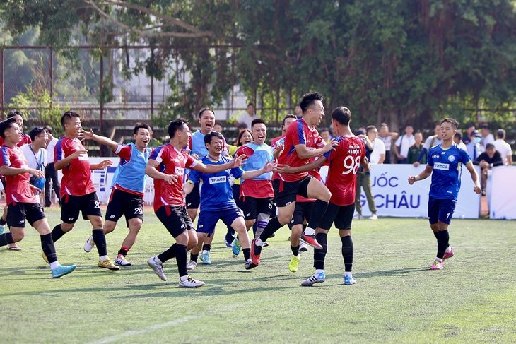 cong-doan-ha-noi-1-giai-bong-da-cong-nhan-vien-chuc-viet-nam-2024-2-17293902779901527693963 Công đoàn Hà Nội 1 gặp Công đoàn Ngân hàng ở chung kết - Ảnh 1.
